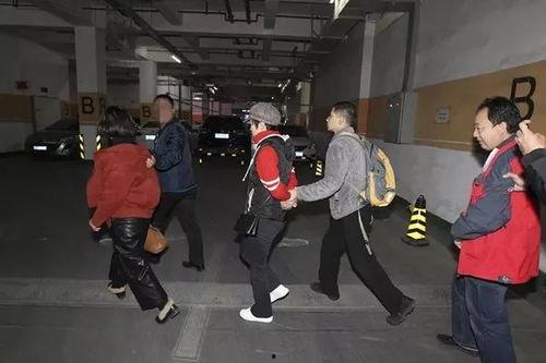 吃瓜黑团伙抢过路费,抢夺过路费事件引发社会关注