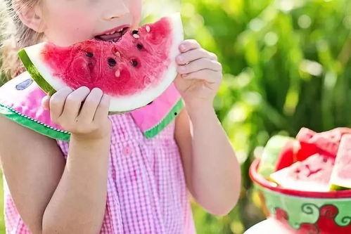 小孩吃黑瓜,孩子眼中的奇妙食趣之旅