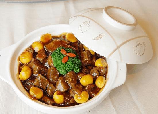 黑鸡炖板栗瓜可以吃吗,美味营养的佳肴探索