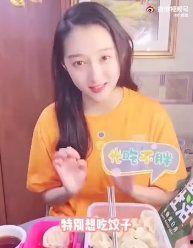 今日必吃大瓜每日分享文案,紧跟热点，畅享娱乐盛宴