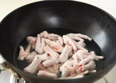 黑鸡爪包装生瓜怎么吃,黑鸡爪包装生瓜的多样食用指南