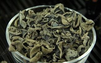 吃白瓜会拉黑大便吗,“白瓜食用后大便变黑之谜解析”